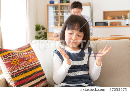 一個女孩玩錯誤 一個女孩玩錯誤 27053975