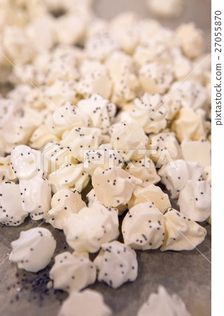 small white meringues with poppy seeds 27055870