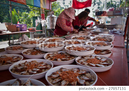 Grilled squid rice in Taiwan table 27057131