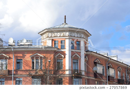 The building in the style of Stalin in Kolpino. 27057869