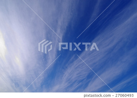 A streak cloud covering the blue sky 27060493