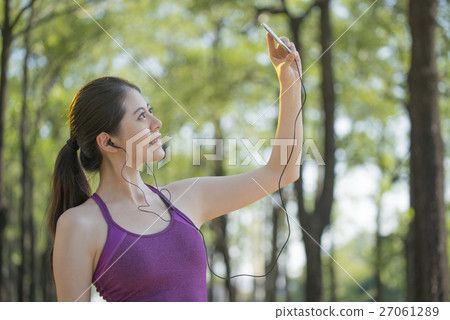 Beautiful young sport girl is photographing 27061289