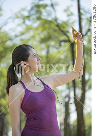 Beautiful young sport girl is photographing 27061290