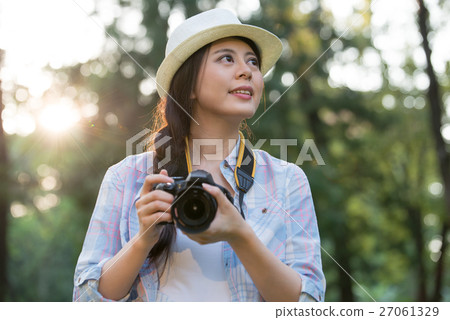 asian girl smiling digital camera photographing asian girl smiling digital camera photographing 27061329