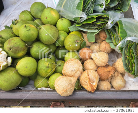 Coconut and grapefruit market in Maeklong Railway  27061985