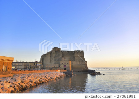 那不勒斯海灣風景,蛋城堡在那不勒斯,意大利 那不勒斯海灣風景,蛋城堡在那不勒斯,意大利 27061991