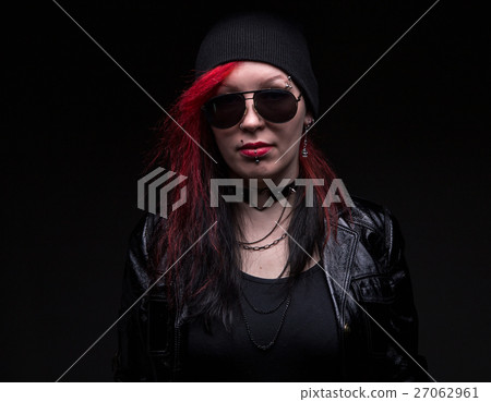 Punk woman with sunglasses 27062961