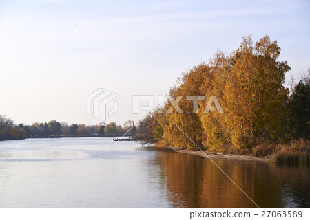 lake 27063589