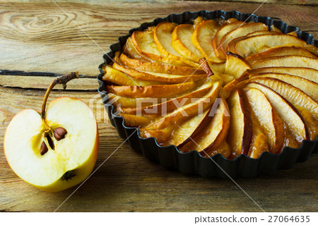 Rustic apple pie close up 27064635