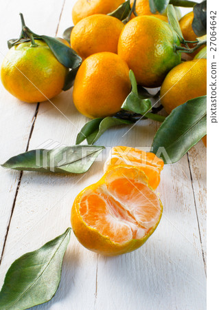 Some juicy tangerines 27064642