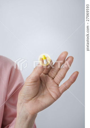 有醫學的中間女性手 27069593