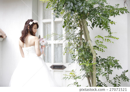 Young woman in a wedding dress 27071521