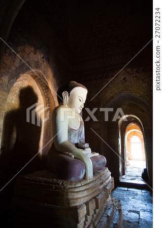 Ancient seated buddha statue in Bagan, Myanmar Ancient seated buddha statue in Bagan, Myanmar 27072234