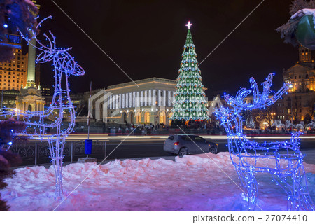 Maidan Nezalezhnosti square - Ney Year and Christmas holiday 27074410