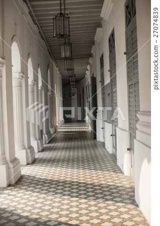 Covered corridor in Singapore build 27074839
