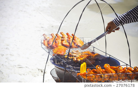 Thai fastfood on the beach 27076178