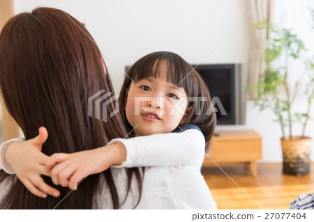 Mother and daughter  27077404
