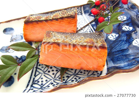 可口鹽飲料三文魚烤了魚新年圖像 27077730