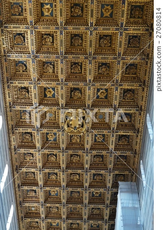 比薩中央寺院廣場比薩大教堂美麗的天花板 比薩中央寺院廣場比薩大教堂美麗的天花板 27080814