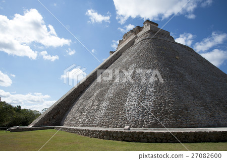 Mexico Uxmal remains wizard pyramid 27082600
