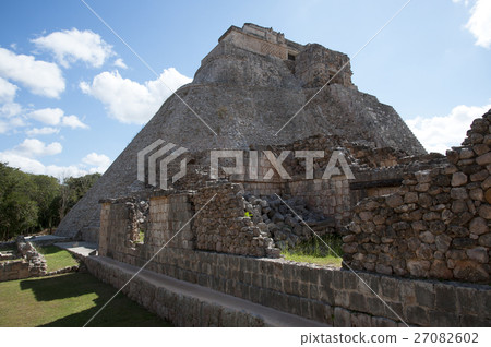 Mexico Uxmal remains wizard pyramid 27082602
