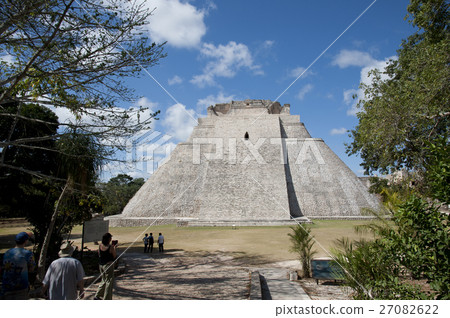 墨西哥烏斯馬爾仍然是精靈金字塔 27082622