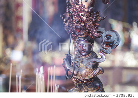 香煙裊裊中的三太子 27083925