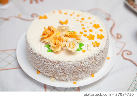 White mastic cake decorated with flowers, closeup White mastic cake decorated with flowers, closeup 27084730