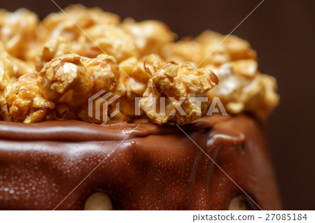 Chocolate cake with caramel and popcorn, close up 27085184