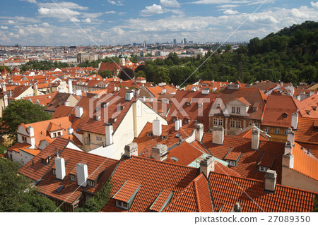 Panorama of Prague downtown with red roofs 27089350