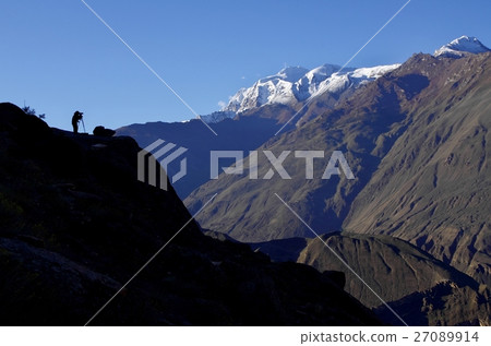 photographer-traveler makes landscape photo photographer-traveler makes landscape photo 27089914