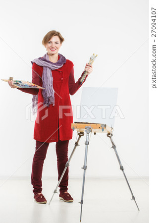 Artist woman at work. Isolated. 27094107