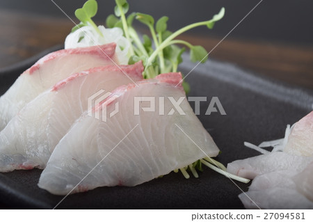 Red snapper sashimi 27094581