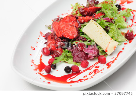 Roasted duck fillet salad with berry sauce Roasted duck fillet salad with berry sauce 27097745