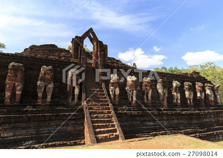 Ruins of Cam paen Pet County, Thailand Wat Charn rope Ruins of Cam paen Pet County, Thailand Wat Charn rope 27098014