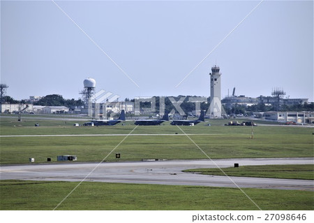 從Kadena站嘉手納看到的“嘉手納基地” 從Kadena站嘉手納看到的“嘉手納基地” 27098646