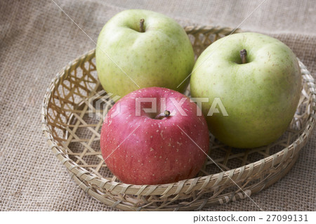 Shiba apples 27099131