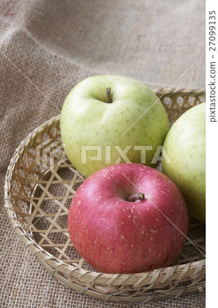 Shiba apples 27099135