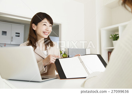 業務顧問計劃者女性計算機少婦企業生存女商人 27099636