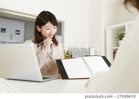 業務顧問計劃者女性計算機少婦企業生存女商人 27099638