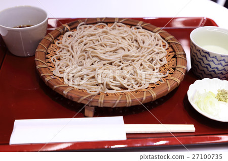 美味的日本蕎麥麵和日本酒 美味的日本蕎麥麵和日本酒 27100735