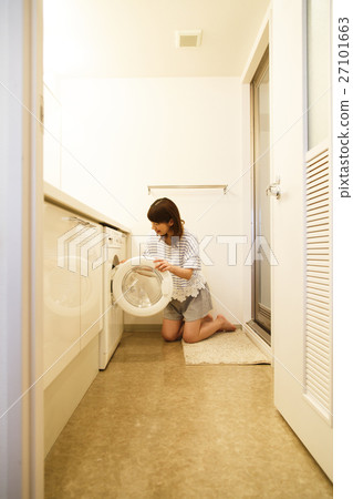 洗滌的夫人主婦生活方式家事洗衣機小姐 27101663