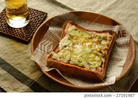 Pizza toast  27101987