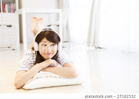 女性音樂舞蹈耳機耳機音樂小姐生活方式生活 27102532