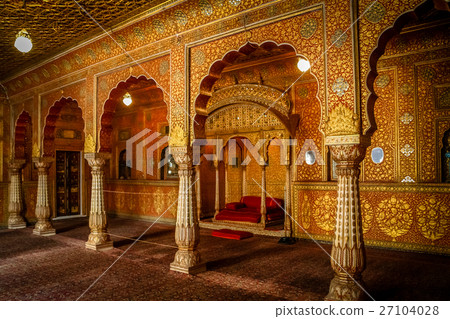 Interior of Bikaner temple 27104028