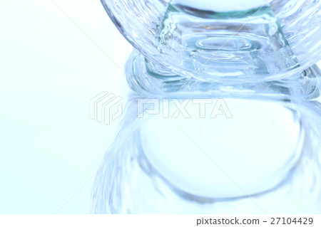 水玻璃背景 27104429