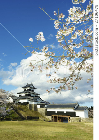 The first castle tower restoration wooden restoration tombou Spring summer cherry blossoms are in full bloom Shirokawa Komine Castle Mie Shaolu and former gates 27106479