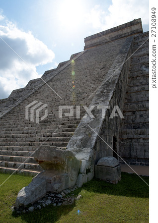 Mexico Chichen Itza ruins El Castillo (Temple of Kukurukan) Mexico Chichen Itza ruins El Castillo (Temple of Kukurukan) 27108949
