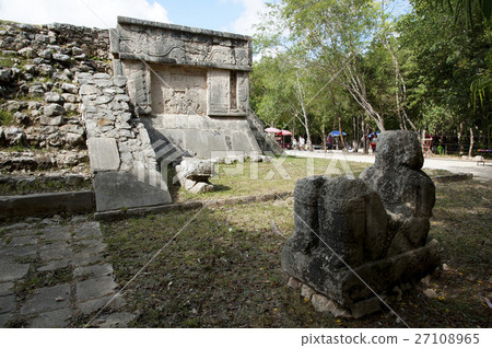 Mexico Chichen Itza ruins Venus pedestal Mexico Chichen Itza ruins Venus pedestal 27108965