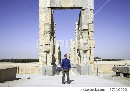 Giant lamassu statues guarding Gate in Shiraz Iran Giant lamassu statues guarding Gate in Shiraz Iran 27110910